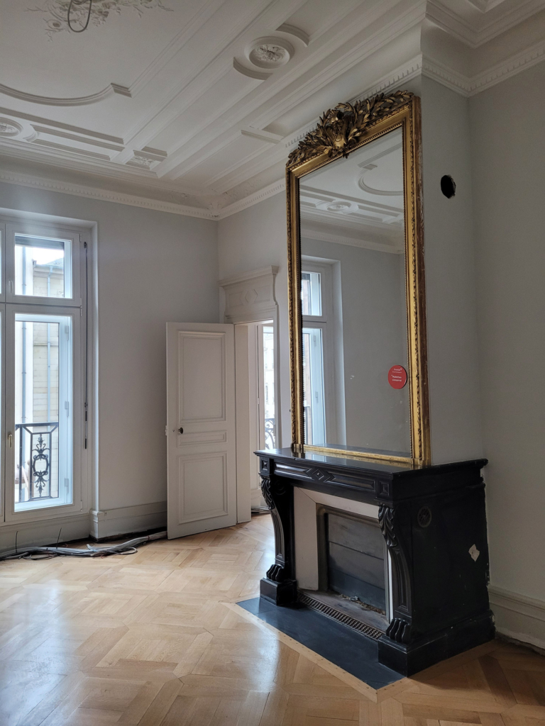 Réemploi de matériaux et économie circulaire pour l’ancienne Chambre des Comptes de Strasbourg qui devient une résidence étudiante et un espace de coworking.