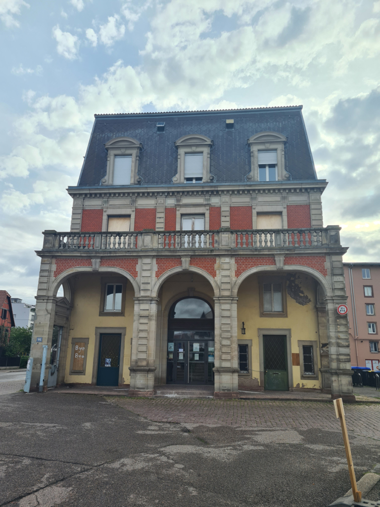 Requalification du bâtiment de la Maison de Services aux Publics quartier Koenigshoffen à Strasbourg (67)