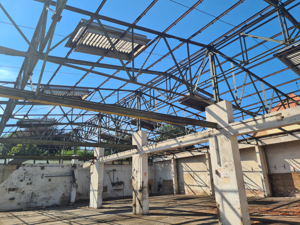 Réemploi de structures métalliques ex-situ dans le cadre de l’opération de démolition du hangar métallique situé à l’arrière de la friche Staat à Bouxwiller (67)
