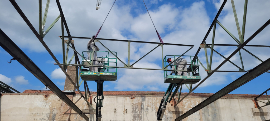 Réemploi de structures métalliques ex-situ dans le cadre de l’opération de démolition du hangar métallique situé à l’arrière de la friche Staat à Bouxwiller (67)