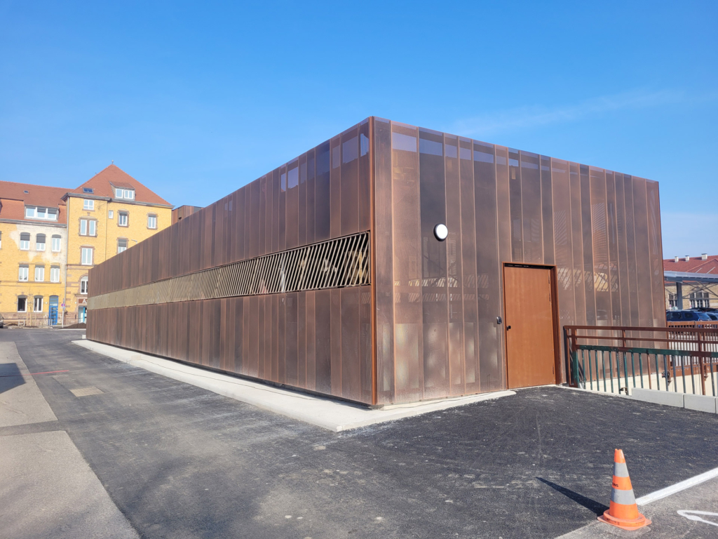 Réemploi in situ de matériaux pour le local vélo de la Cité Administrative de Colmar (68)