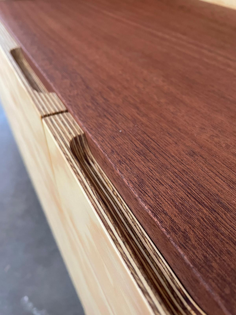 Réemploi ex-situ de mobilier en bois issus de la déconstruction de trois bâtiments de la Cité Administrative de Colmar (68)